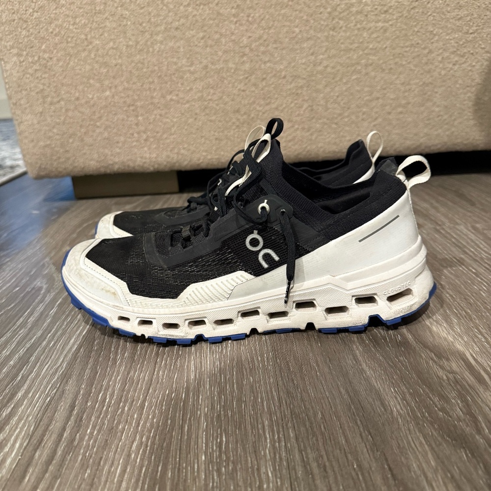 On Sneakers 10.5 White/ Black